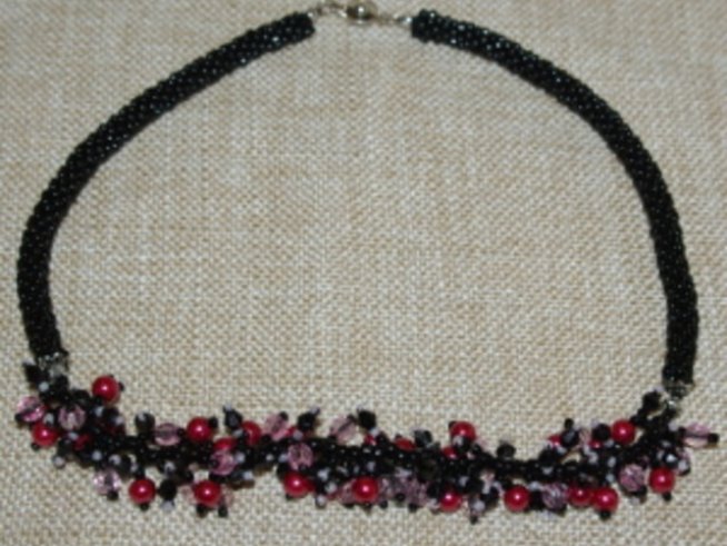 Да бъдем модерни с традиционни български бижута и дрехи