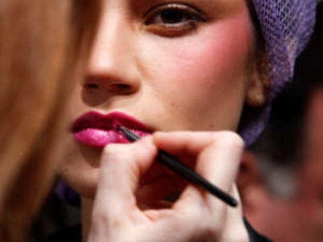 Край на мазната кожа през лятото!