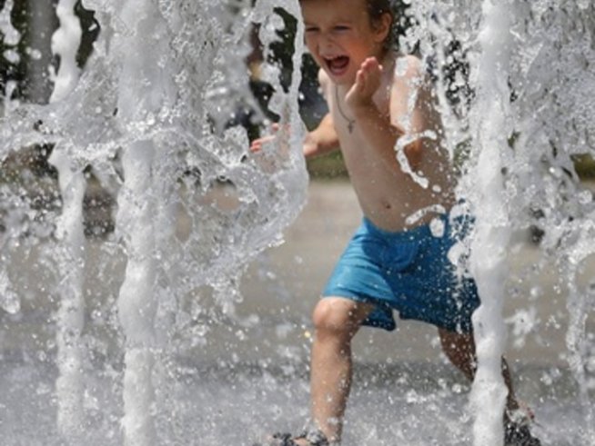 3  мокри игри за бебета и малки деца