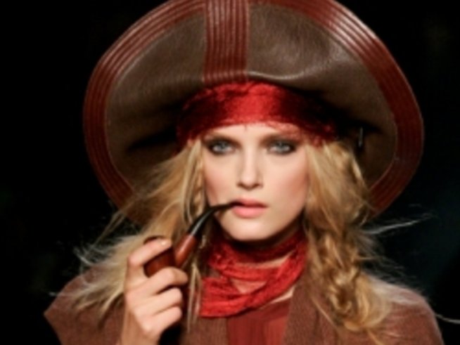 Есенните дрехи блестят в злато и сребро