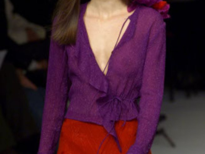 Цепка в деколтето или как да не се обличаме за работа