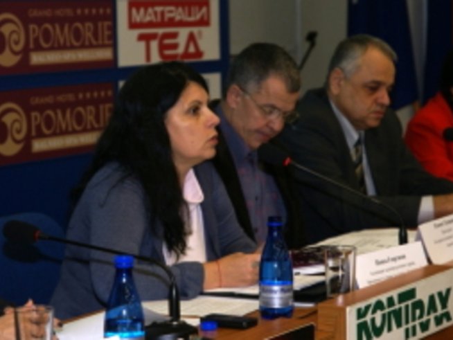 Здравната каса да реимбурсира 100% ваксината срещу рака на маточната шийка