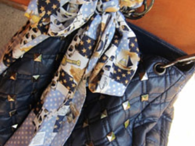 Шалче като аксесоар за чанта