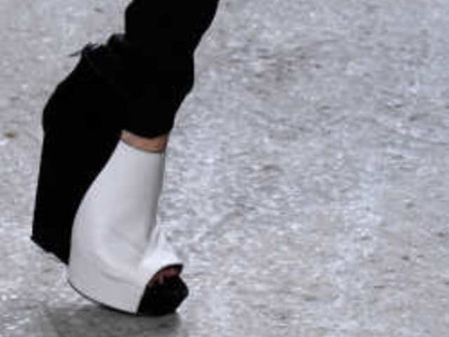 Високите обувки с цяла подметка са на мода