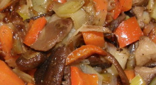 Гъби с моркови и праз
