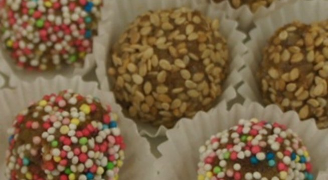 Всички рецепти за домашни енергийни бонбони