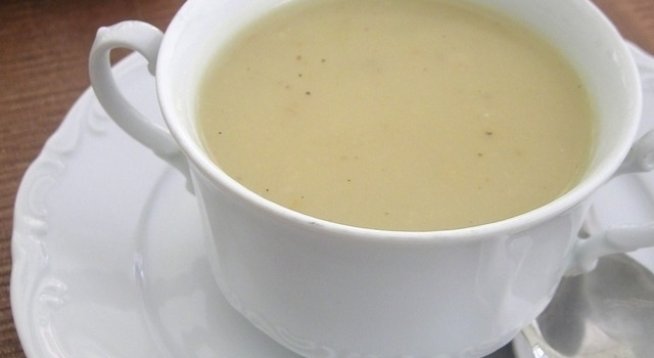 150 г картофи
150 г карфиол
150 г лук
прясно мляко