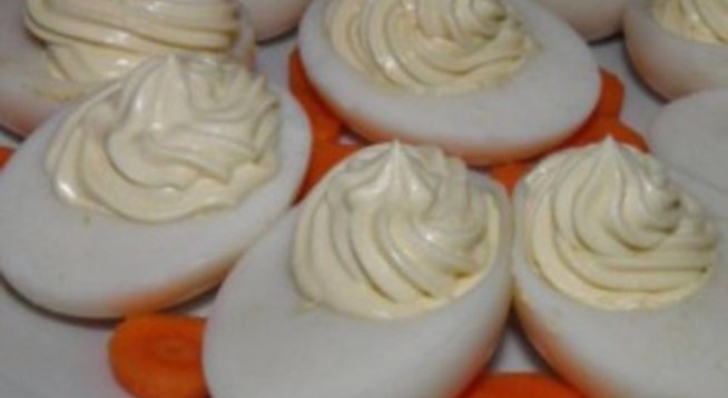 Пълнени патешки яйца с млечен мус