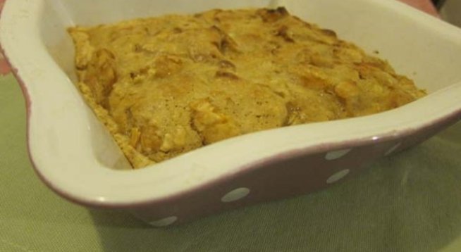 Продукти за основата:
1/2 (60 г) пакетче студено масло
2 ч.ч. брашно
3-4 с.л. студена вода
1 с.л. захар
1/2 ч.л. сол
За плънката:
300 г кайсии
3 с. л. кафява захар
За топинга:
1 яйце
1/2 пакетче меко масло
3 с.л. царевично нишесте
3 с.л. бадеми нарязани на ситно или бадемов чипс
3 с.л. кафява захар
1 ч.л. ванилия