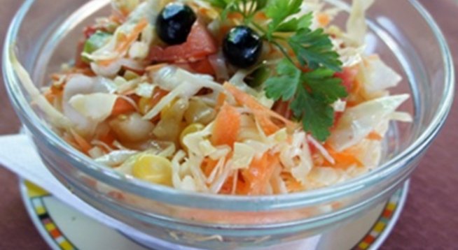 зеле
моркови
царевица
маслини
слънчогледови семки, овесени ядки
тахан - около 1 с.л.
зехтин, лимонов сок или оцет и сол - на вкус