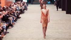 Дантела и обемни бижута в колекцията на Yves Saint Laurent за сезон &ndash; есен 2026 &ndash; 2027 (+Снимки)
