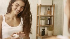 Какво се случва с кожата, когато не носим грим