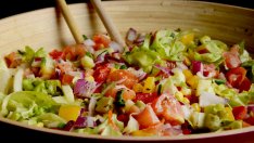 Богата на фибри салата с италиански дресинг