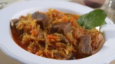 Гъска с кисело зеле на фурна