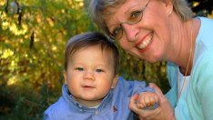 Как бабите разглезват децата