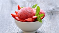 Ягодово сорбе с мед и мента