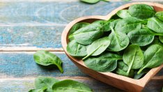 Как да съхранявате пресен спанак така, че да не се развали 