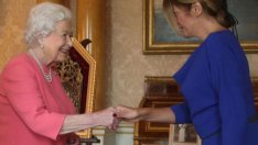 Десислава Радева избра тоалет в кралско синьо за срещата с Елизабет II