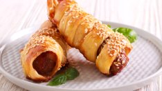 Рецепта за вкусни кифли с наденички и чедър