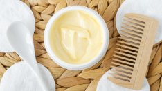 Подхранете изтощената коса с тези 5 маски