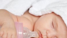 Как правилно да почистим бебешката бутилка?