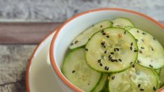 Азиатска салата с краставици