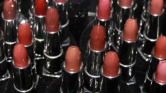 Счупеното червило носи щастие