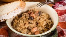 Яхния с месо, наденички и кисело зеле