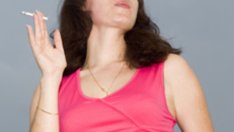 Зависимостта от пушенето често е по-силна от майчината любов