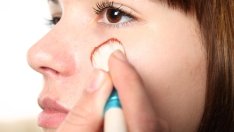 Как да свиете порите преди да нанесете грима