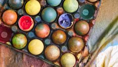 Боядисване на великденски яйца с маргарин