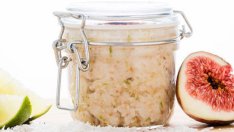 Скраб за тяло от смокини и кокос