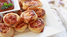 Хапки с бутертесто, бекон и кашкавал 