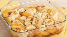 Коблер с праскови