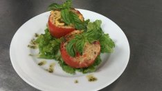 Пълнени домати със спанак и булгур