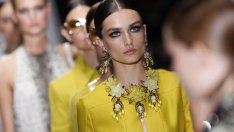 Обемни бижута и декорации допълват 3D ефекта в облеклото