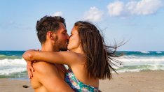 Знаете ли, че... прекарваме по 1 час в прегръдки месечно?