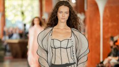 Louis Vuitton покори Париж със своето ревю пролет/лято 2026 (+Снимки)