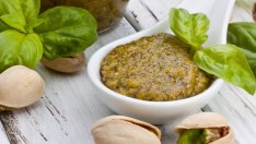 Песто с шамфъстък и сушени домати