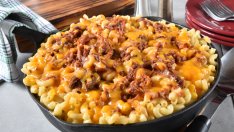 Макарони със сирене и дърпано свинско