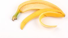 Бананови кори за бели зъби 