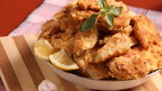 Панирани пилешки хапки с чесън 