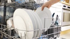 Защо съдовете излизат мръсни от миялната?