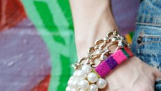 Красива плетена гривна с перлички