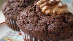 Шоколадови мъфини с орехи