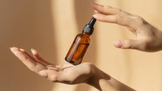 Масло от бяла ливадина – антиоксиданти за по-малко бръчки