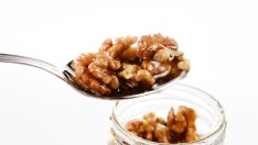 Маска за лице с орехи за блестяща кожа