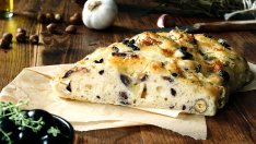 Италиански хляб с маслини и риган