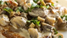 Пилешки гърди с гъби на тиган