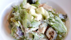 Пилешка салата с ябълки